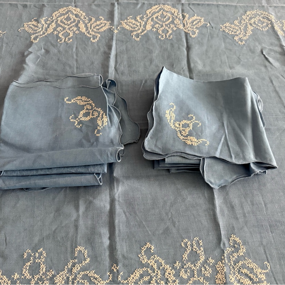 Blue Embroidered Tablecloth - Elegant Dining Linen - Picture 2 of 3
